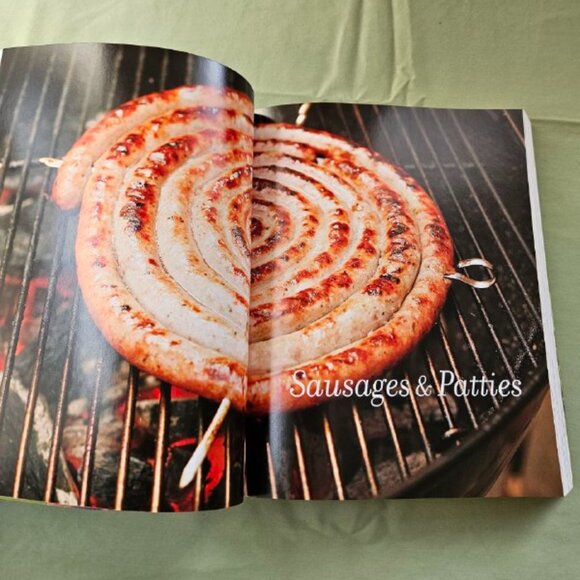 Canadian Living: The Barbecue Collection: The Best Barbecue Recipes Paperback - Picture 4 of 14